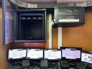 Rack de red con fibra óptica instalado por Martix